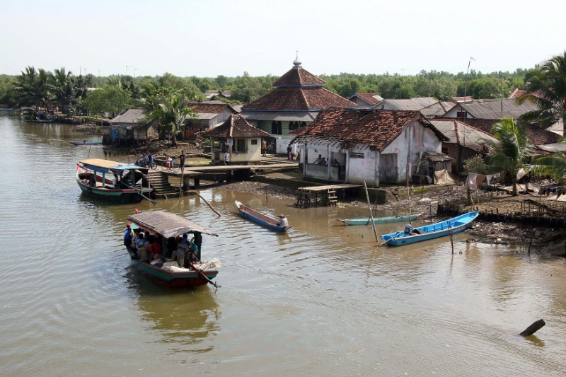 Ferry to Yogyakarta, Java Indonesia 7.jpg - Indonesia Java. Ferry to Yogyakarta